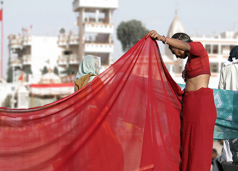 india ujjain kumbh mela pilgrim sari
